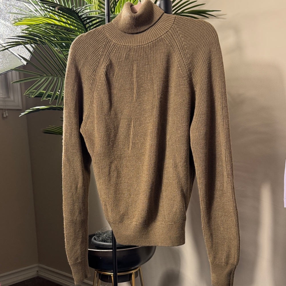 Uniqlo Men's Brown Turtleneck Sweater
